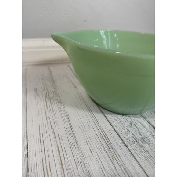 Fire King Jadeite Glass Batter Mixing Bowl W Handle Spout Vintage Milk Green 7½” - Picture 3 of 10